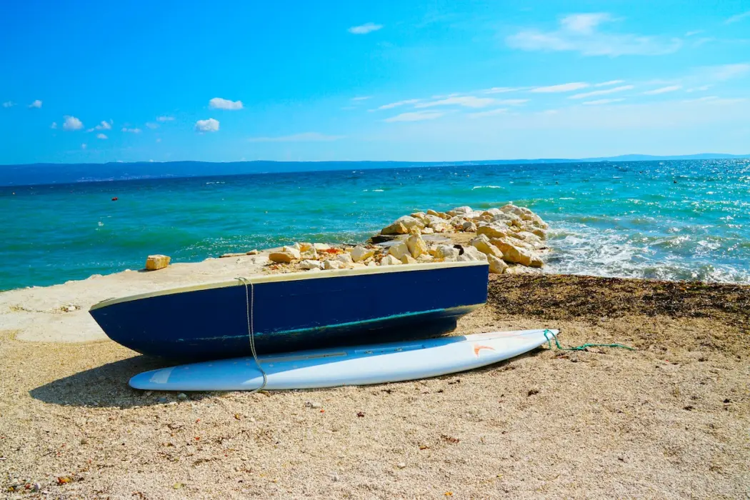Plaże Chorwacji: od ukrytych zakątków do popularnych miejsc