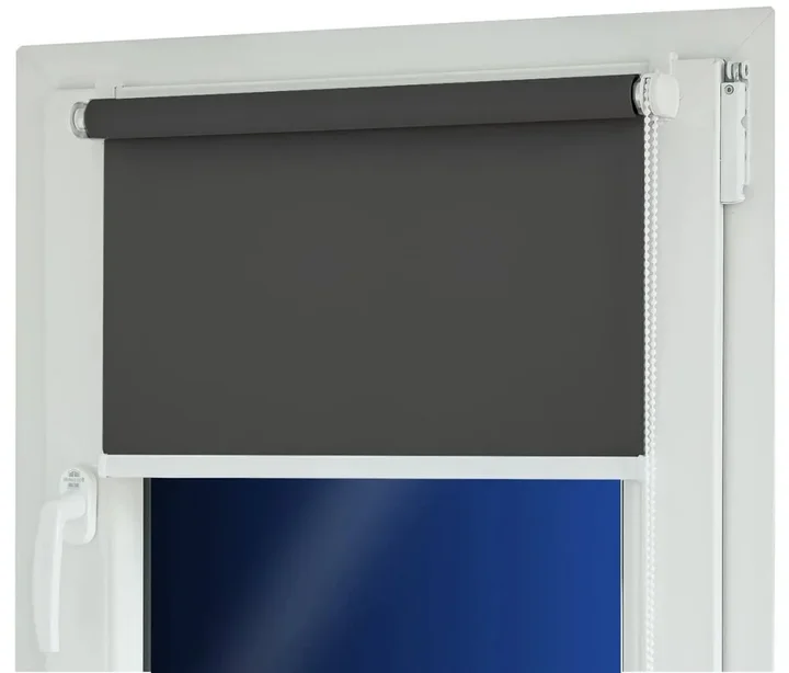 Jak poprawnie zmierzyć okno przed montażem rolet wewnętrznych?