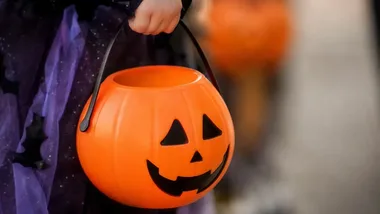 Halloween w Rudzie. Będzie film pod kocykiem i zasada „cukierek albo psikus”