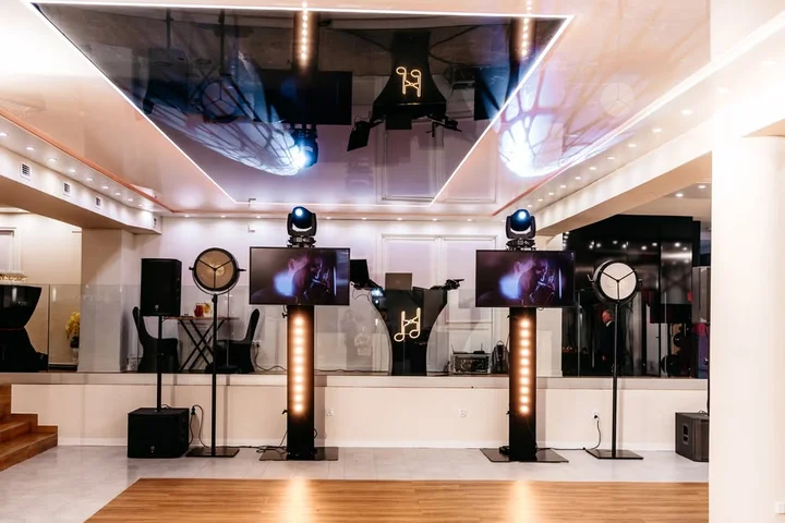 Grafika promocyjna wydarzenia Bal Sylwestrowy Black & White w Hotelu Senator — Sylwester 2025