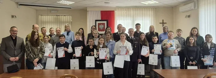 Młodzi z Brodów sprawdzili pożarniczą wiedzę i już patrzą na kolejny etap