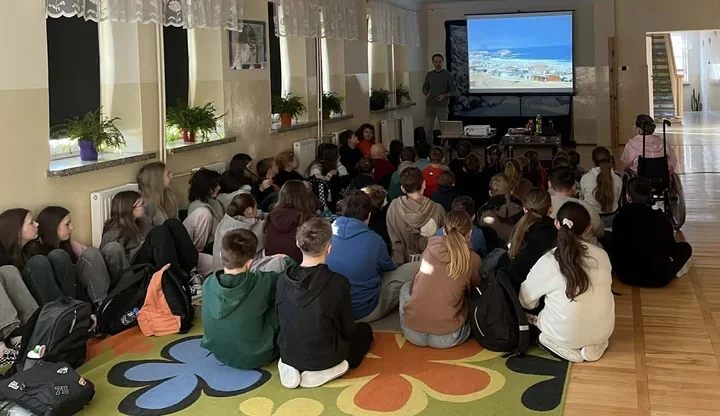 Podróżnik z Peru zabrał uczniów Zespołu Szkolno‑Przedszkolnego w Lubieni w świat Andów