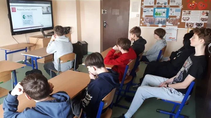 Uczniowie SP Brody uczą się higieny cyfrowej podczas lekcji online