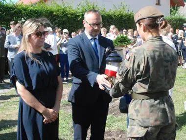 W Lipiu odsłonięto tablicę ofiar pacyfikacji. 13 nazwisk i pamięć