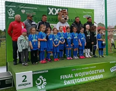 Młode piłkarki z Brodów sięgnęły po srebro w Pucharze Tymbarku