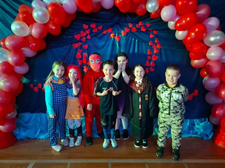 Dzieci w księżniczki i superbohaterów – walentynkowy bal karnawałowy w PSP Staw Kunowski