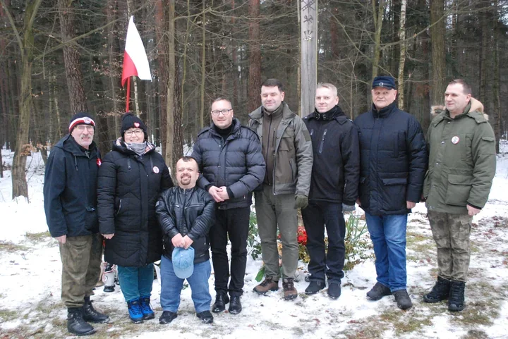 Zimowa wędrówka śladami powstańców na polanie Karola Kality Rębajły