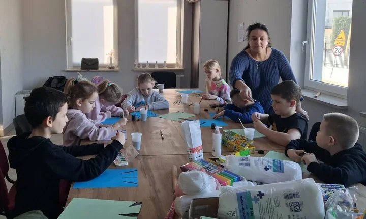 Ruch i kolory na starcie ferii - sportowe wyzwania i twórcza wyobraźnia