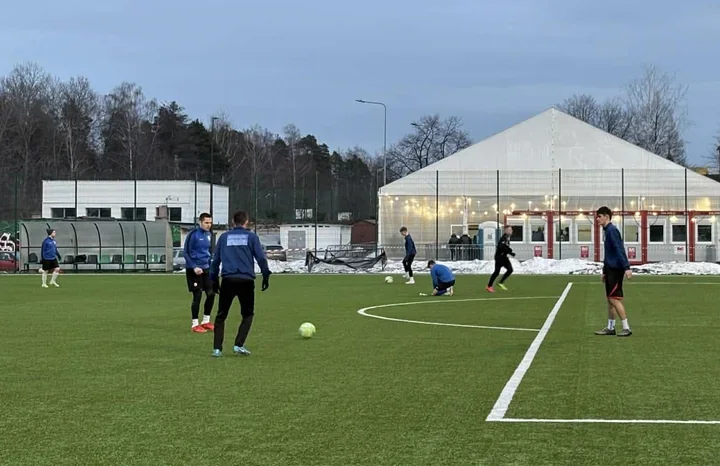 Wodnik Styków przegrywa z Polonią II Iłża – pierwszy zimowy sprawdzian na sztucznej murawie