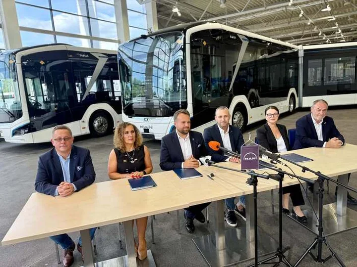 Nowy przegubowy elektryk dla Starachowic. Umowa za 4,25 mln zł