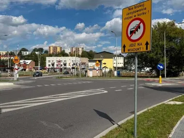 Koniec przejazdu od strony mostu na Kamiennej. Zmiany na torach