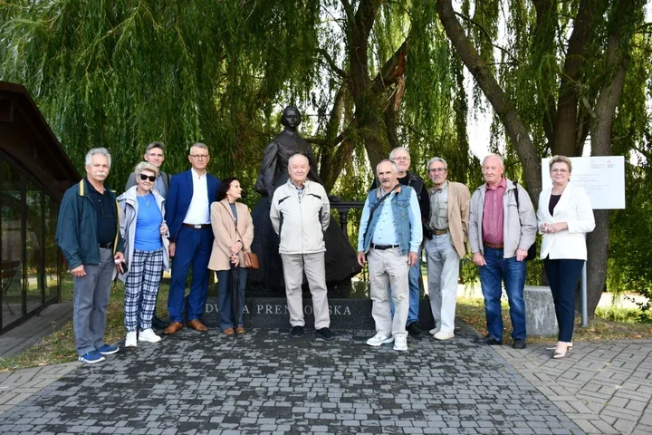 Od grobów Prendowskich po rudy żelaza. Rada Pamięci odwiedziła Mirzec