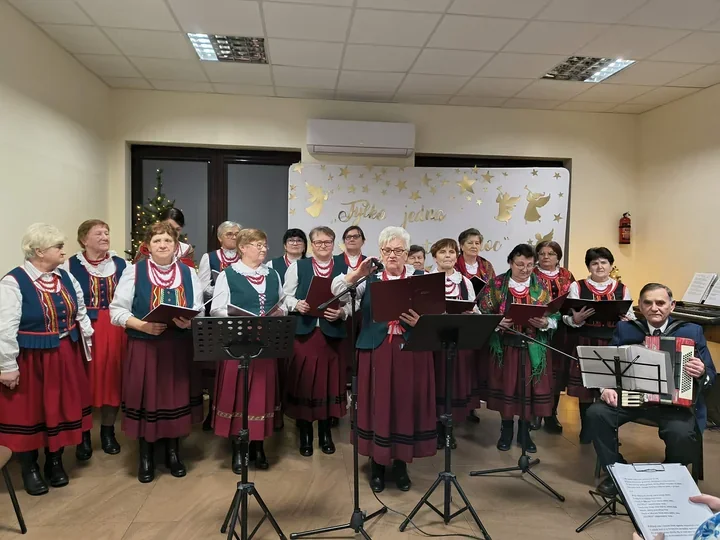 Wieczór kolęd w Gadce - gospodynie i zespoły połączyły sąsiedzkie głosy