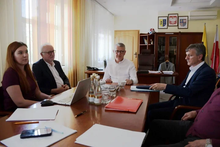 Wieża telekomunikacyjna w Tychowie Nowym odsunięta od domów po mediacji