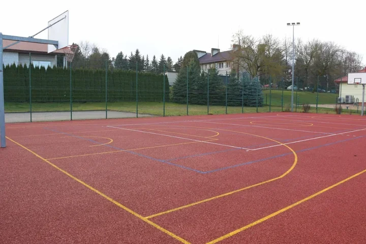 Po remoncie Orlik w Mircu - nowa nawierzchnia i poprawione zaplecze sportowe