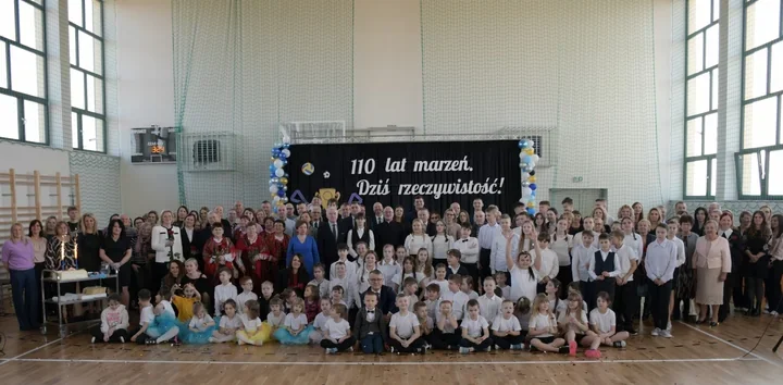 Nowa sala gimnastyczna przy szkole w Osinach oddana po latach oczekiwań