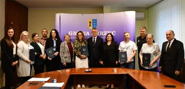 Mirzec stawia na ruch kulturę i seniorów. Podpisano 11 umów