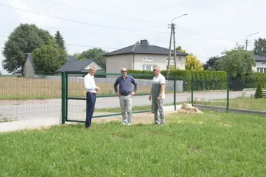 Gminna działka w Trębowcu z nowym ogrodzeniem. Fundusz sołecki sfinansuje kolejne zadania