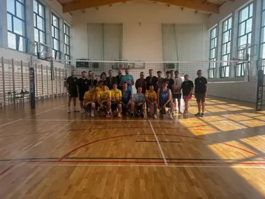 Arka Pawłów z pucharem po wyrównanym turnieju w Mircu
