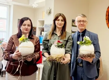 Wielkanocny stół w Klubie Senior+ w Mircu znów przyciągnął gości i domowe smaki