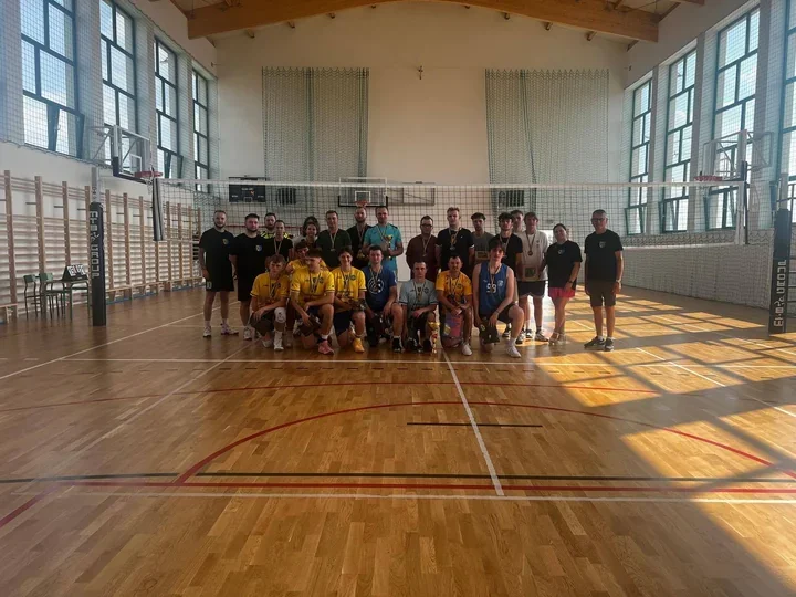 Arka Pawłów z pucharem po wyrównanym turnieju w Mircu