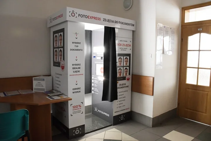 W urzędzie w Mircu stanęła fotobudka do zdjęć do dowodu