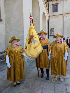 Wąchock świętował podwójnie. Modlitwa za Ojczyznę i sztandar pszczelarzy